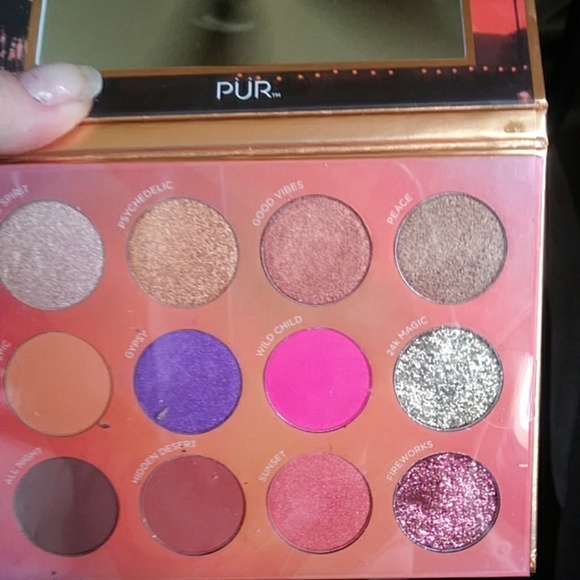 Make up pallets $30 a Pc or 2 for $50 ECT, willing - Picture 4 of 8